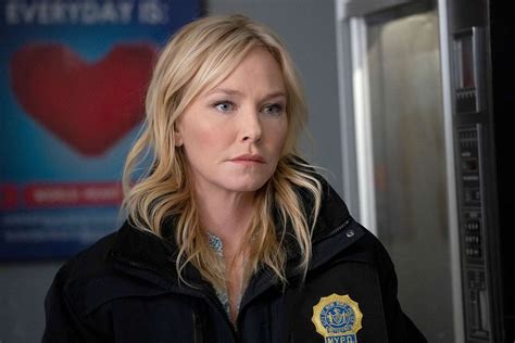 Law and Order: SVU Star Kelli Giddish Introduces。